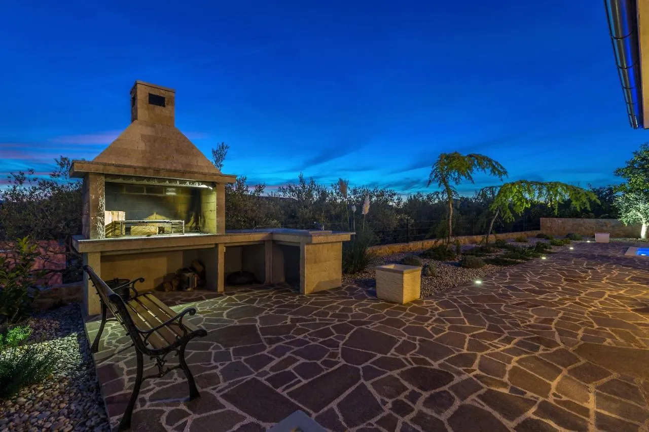 Rustic Villa Bellamare Linardici